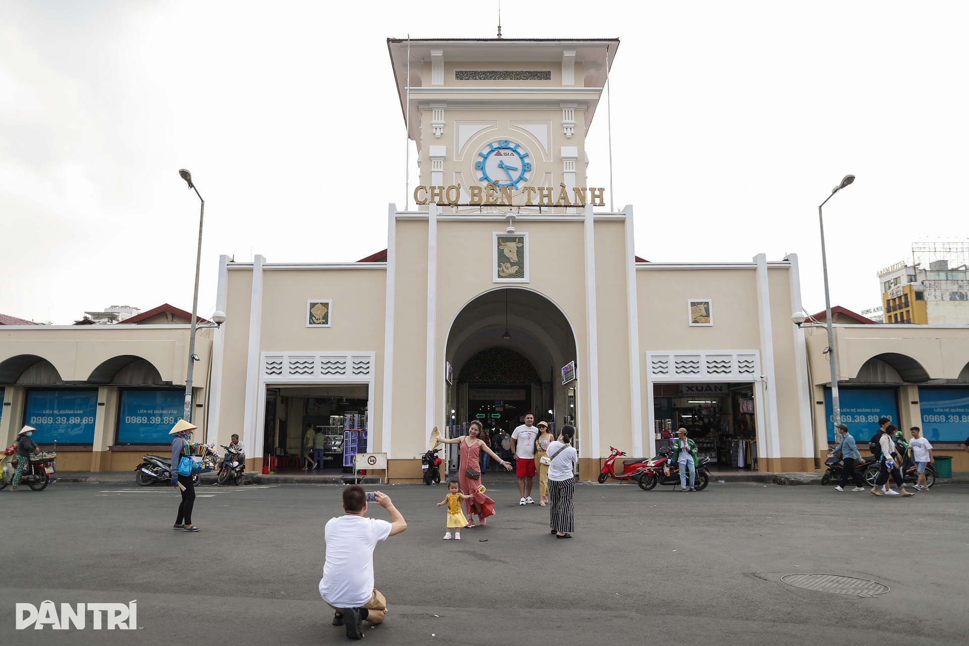 Chợ Bến Thành thay áo mới, trở thành điểm check-in thu hút khách ở TPHCM - 12 Chợ Bến Thành thay áo mới, trở thành điểm check-in thu hút khách ở TPHCM - 12