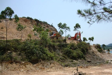 Phát hiện mỏ đá “lậu” trên đồi Lều Cù