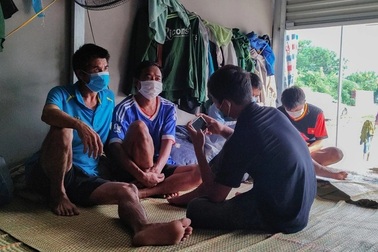 Lao động ngoại tỉnh mắc kẹt ở Hà Nội vì đại dịch Covid-19