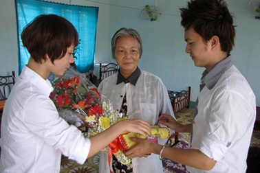 Nam Cường, Trà My làm từ thiện đầu năm