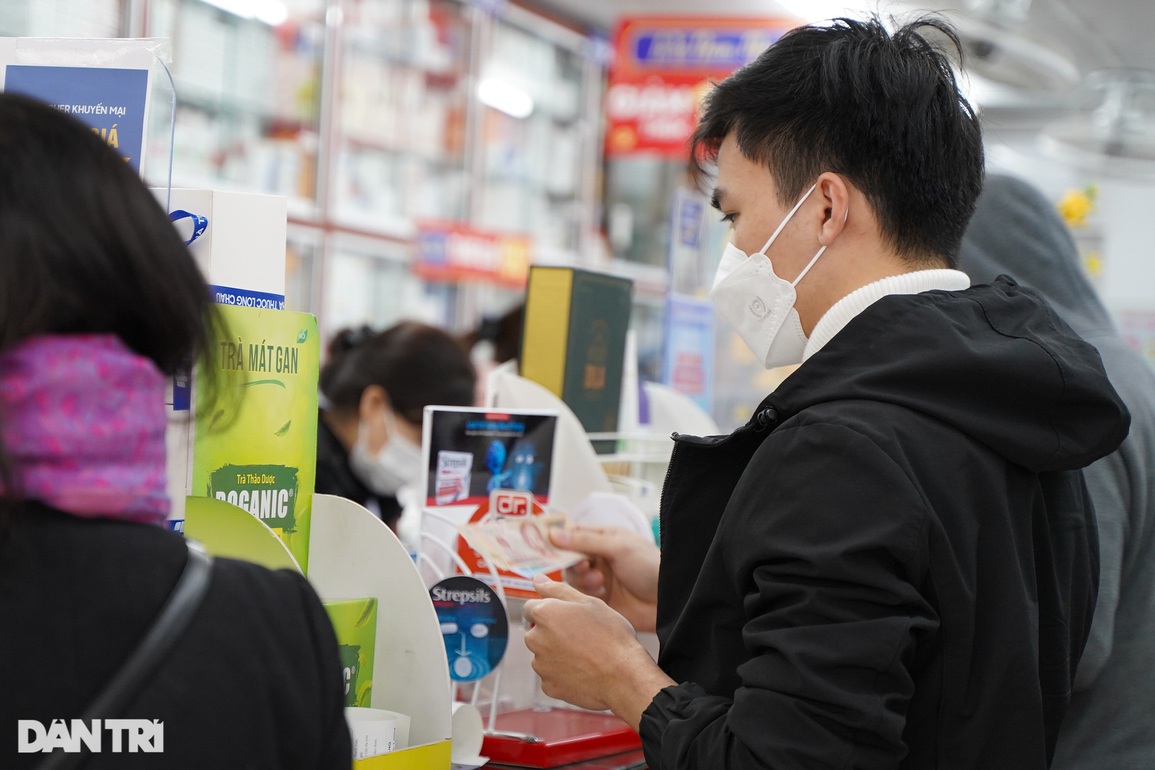 Thiếu đơn bác sĩ, người dân ngán ngẩm khi không được mua thuốc trị Covid-19 - 3 Thiếu đơn bác sĩ, người dân ngán ngẩm khi không được mua thuốc trị Covid-19 - 3