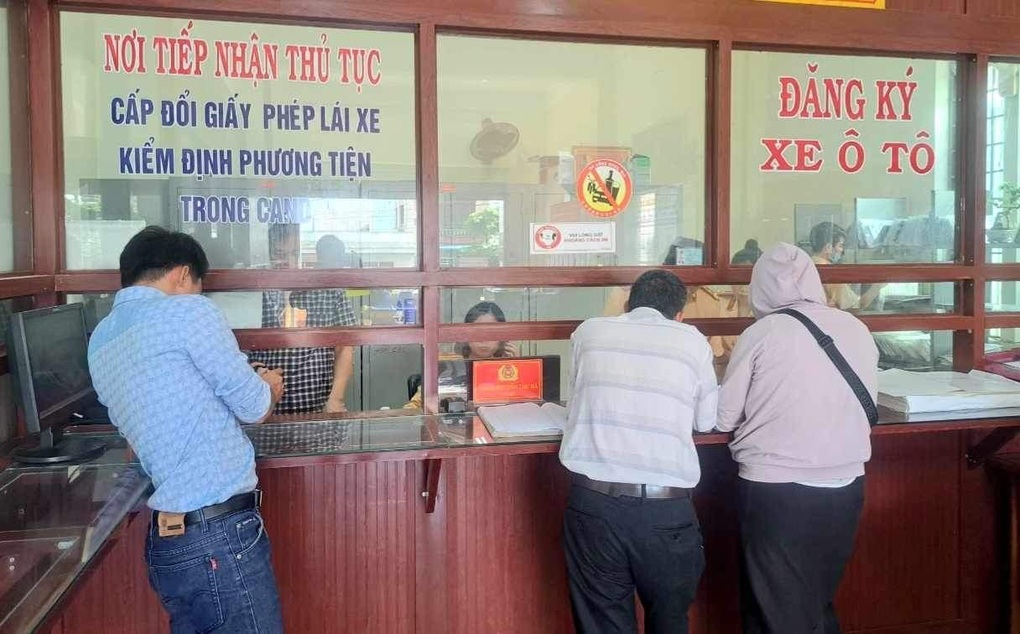 Cấp biển số xe theo mã định danh: Dân toát mồ hôi... vì nghẽn mạng - 5 Cấp biển số xe theo mã định danh: Dân toát mồ hôi... vì nghẽn mạng - 5