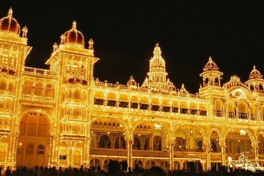 Tới thăm cung điện lộng lẫy bậc nhất Ấn Độ