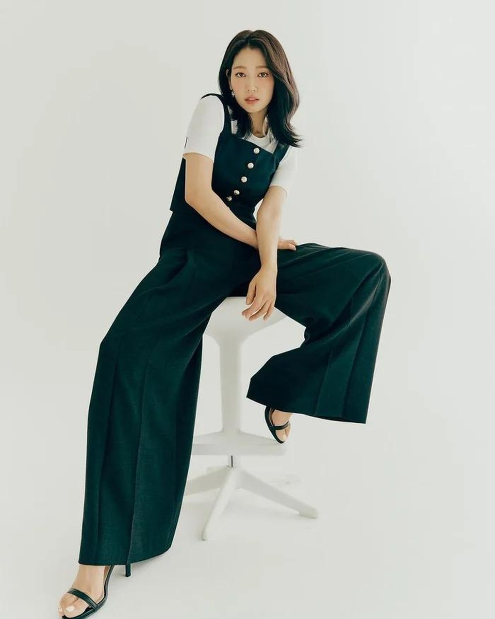 Mẹ bỉm sữa Park Shin Hye tái xuất đẹp không tì vết, hé lộ vai diễn mới - 8 Mẹ bỉm sữa Park Shin Hye tái xuất đẹp không tì vết, hé lộ vai diễn mới - 8