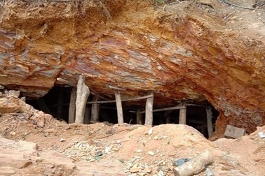 Hơn 50 chiến sĩ hành quân 10 tiếng vào lõi rừng truy bắt vàng tặc