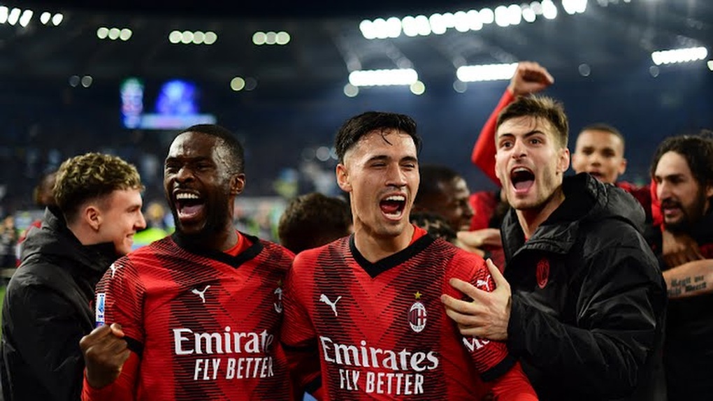 Lazio Roma nhận 3 thẻ đỏ ở trận thua AC Milan - 1 Lazio Roma nhận 3 thẻ đỏ ở trận thua AC Milan - 1