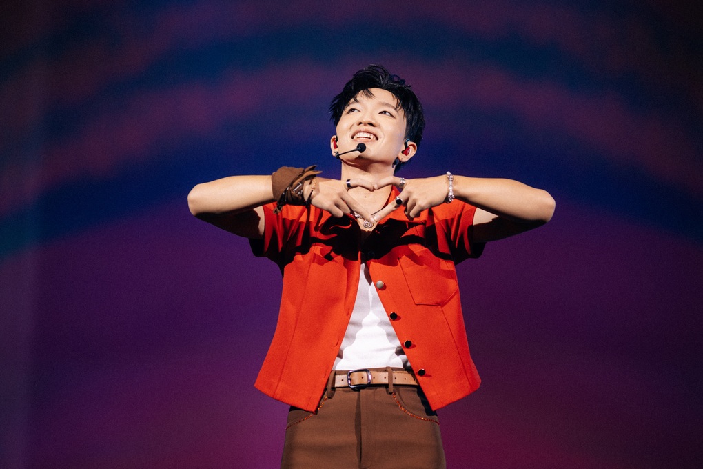 Hoàng Dũng lần đầu kết hợp cùng Đen, tương tác gây sốt tại concert - 1 Hoàng Dũng lần đầu kết hợp cùng Đen, tương tác gây sốt tại concert - 1