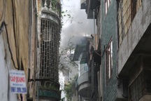 Hà Nội: Cháy nhà 6 tầng trong ngõ, 3 người mắc kẹt