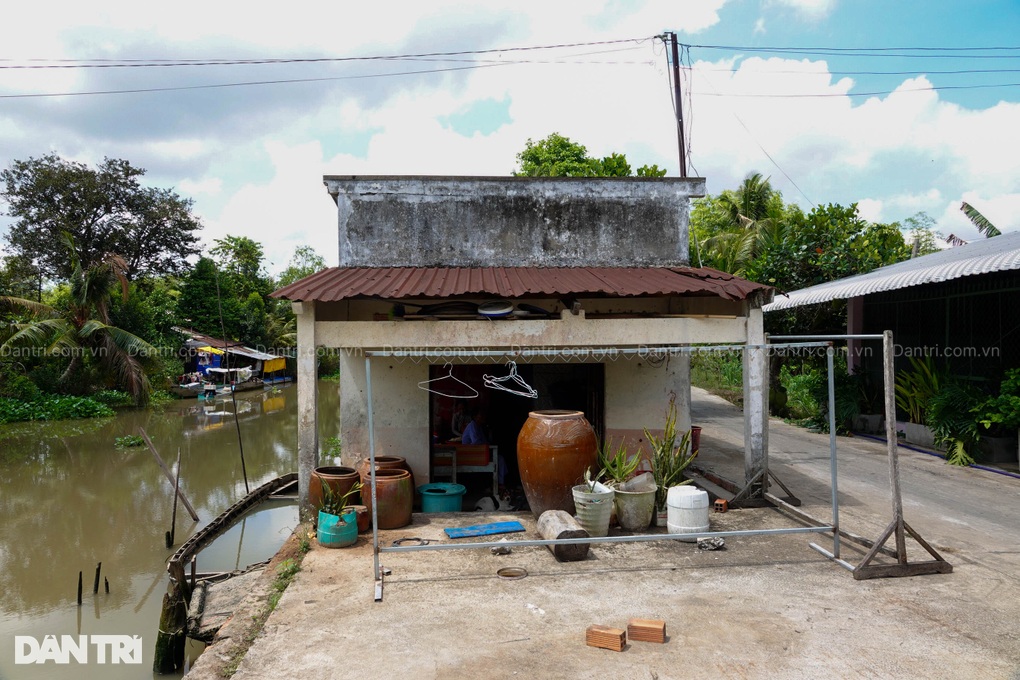 Cha chết, con gái phải nghỉ học đi bóc hạt điều, hỗ trợ mẹ tiền chữa bệnh - 4 Cha chết, con gái phải nghỉ học đi bóc hạt điều, hỗ trợ mẹ tiền chữa bệnh - 4