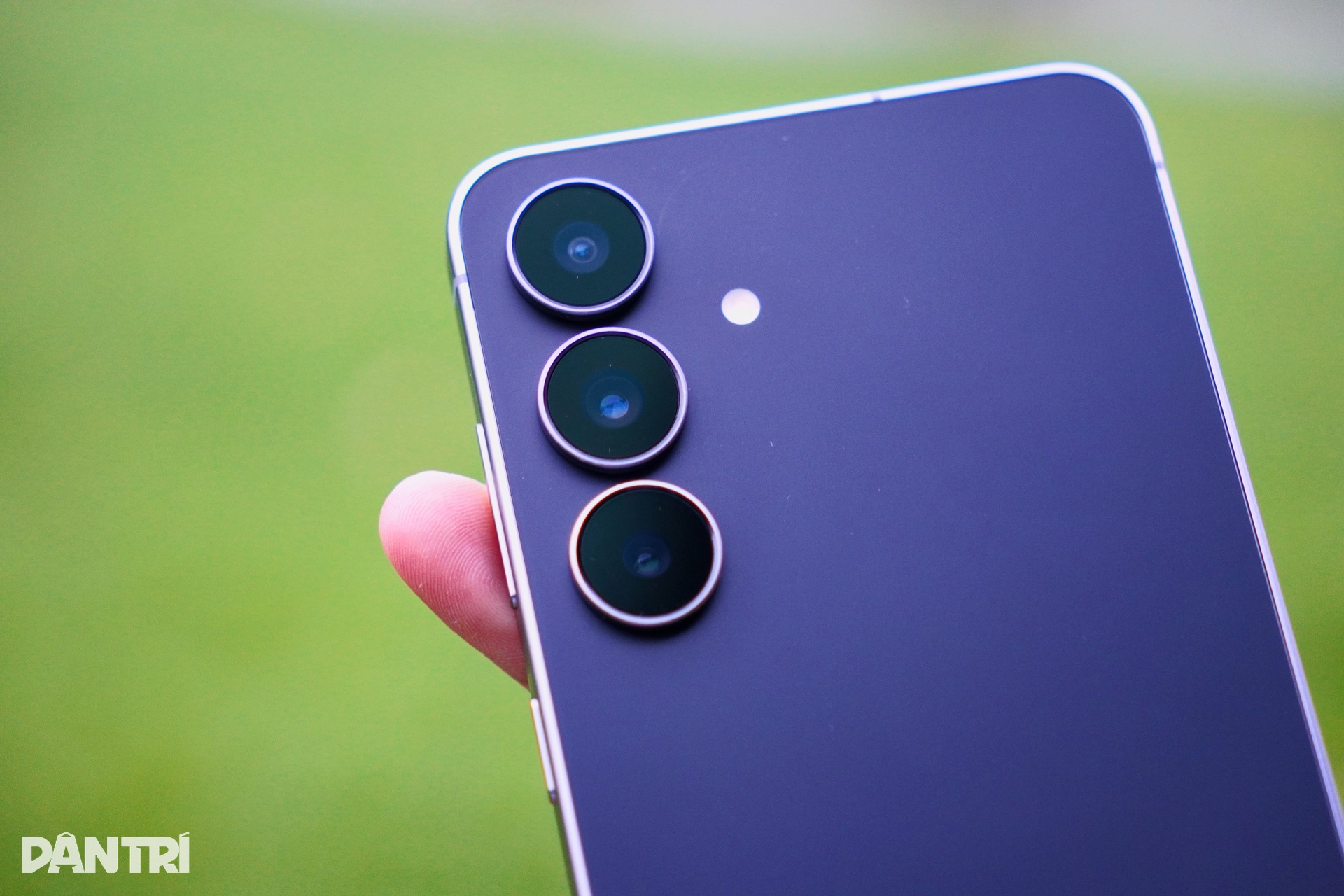 Đánh giá Galaxy S25 FE: Màn hình đẹp, camera tốt nhưng hiệu năng chưa cao - 9