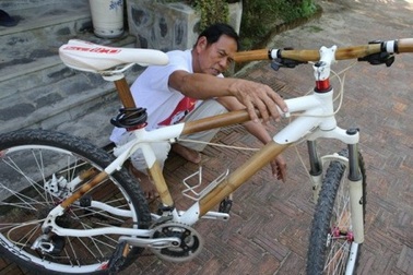 Người chế tạo xe đạp tre du lịch độc đáo ở Quảng Nam