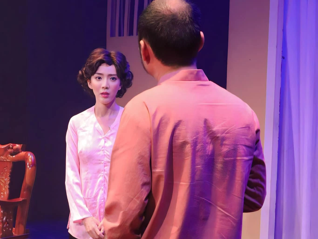 Thu Trang, Tiến Luật trở lại kịch sau 5 năm, vui vì khán giả vẫn vỗ tay - 2 Thu Trang, Tiến Luật trở lại kịch sau 5 năm, vui vì khán giả vẫn vỗ tay - 2