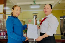 Nhân viên ngân hàng giúp người phụ nữ thoát vụ lừa đảo của "con trai"