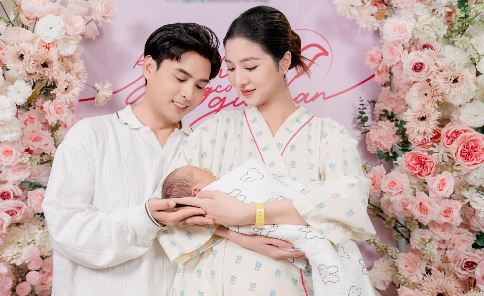 Hồ Quang Hiếu tuổi 42: Viên mãn bên vợ kém 17 tuổi, bỡ ngỡ làm bố bỉm sữa - 5