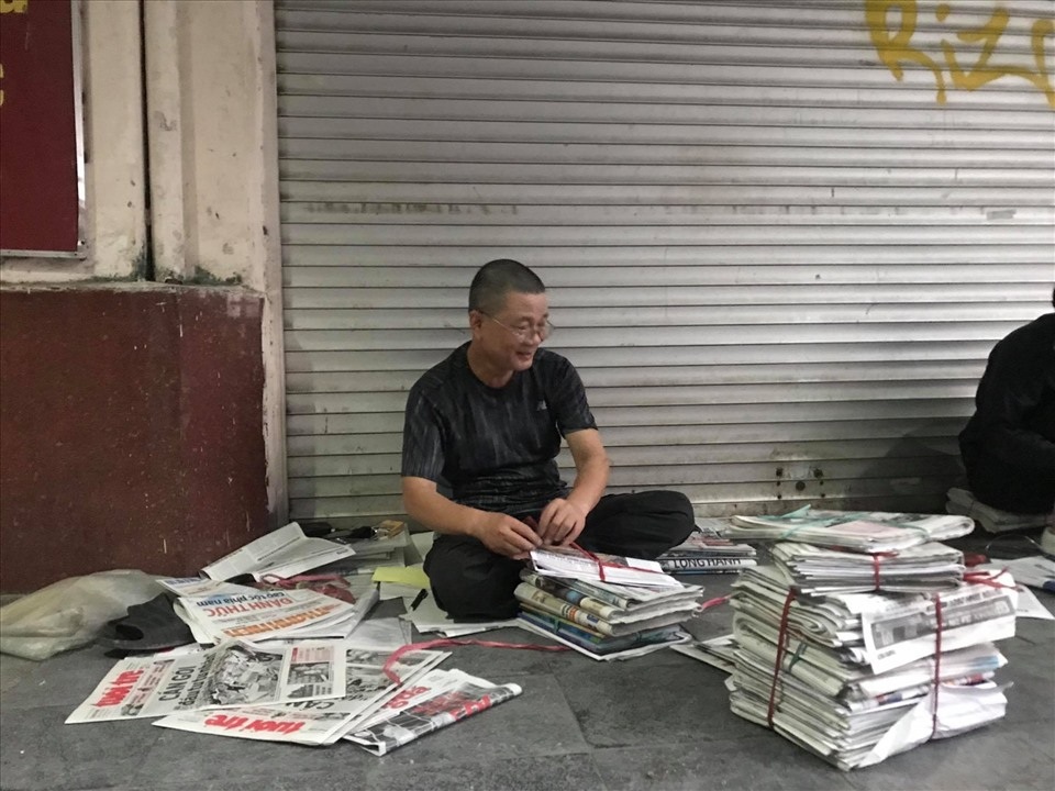 Việc hiếm: Phân loại báo mỗi sáng - 6