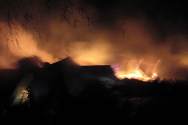 Hỏa hoạn tại xưởng sản xuất nhang, cả khu dân cư náo loạn