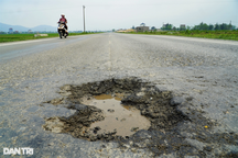Đường 2.000 tỷ đồng ven biển Hà Tĩnh hư hỏng, xuống cấp