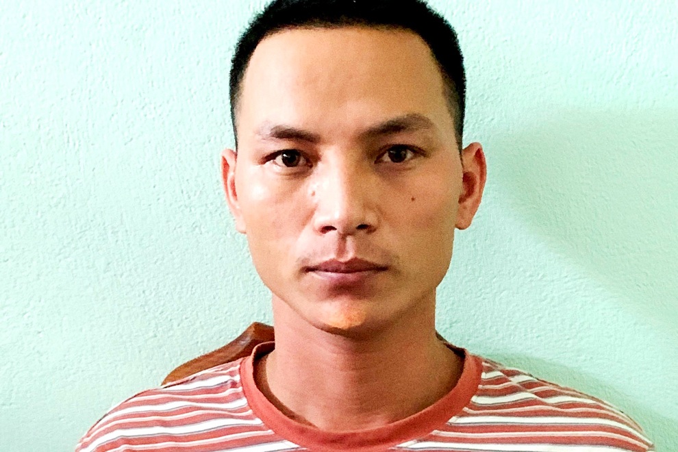 Công an bắn chỉ thiên trấn áp đối tượng dùng dao hăm dọa - 1 Công an bắn chỉ thiên trấn áp đối tượng dùng dao hăm dọa - 1