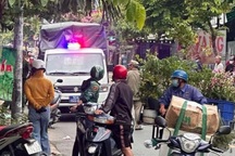 Thanh niên nghi ngáo đá chém 2 cô gái tại tiệm massage ở TPHCM