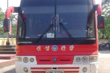 Chủ xe cùng 2 tài xế nhốt, hành hung CSGT trên xe khách