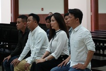 Bác sĩ Chiêm Quốc Thái bỏ về giữa phiên tòa