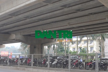 Vụ “xẻ thịt” gầm đường cao tốc trên cao: Trách nhiệm bị “đánh võng”