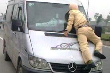 Tướng Công an phân tích việc CSGT bị đánh, người dân đứng nhìn