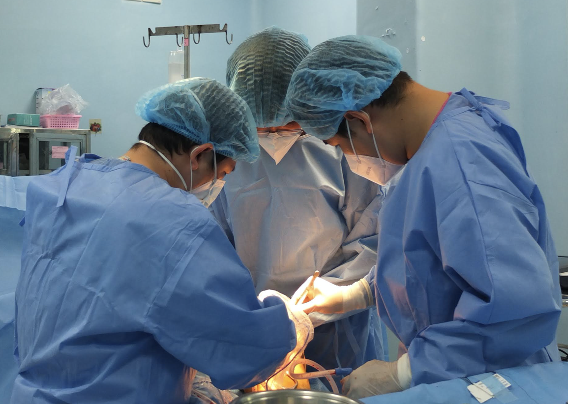 Một bệnh nhân ở TPHCM từ cõi chết trở về nhờ... màng tim của bò - 1 Một bệnh nhân ở TPHCM từ cõi chết trở về nhờ... màng tim của bò - 1