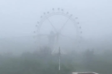 Cabin đu quay ở Hai Nam bị hất tung do bão Yagi