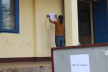 Phun khử khuẩn, vận động khẩu trang phục vụ các điểm thi tốt nghiệp THPT