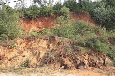 Sạt lở nhiều nơi, Hà Tĩnh khẩn trương di dời dân