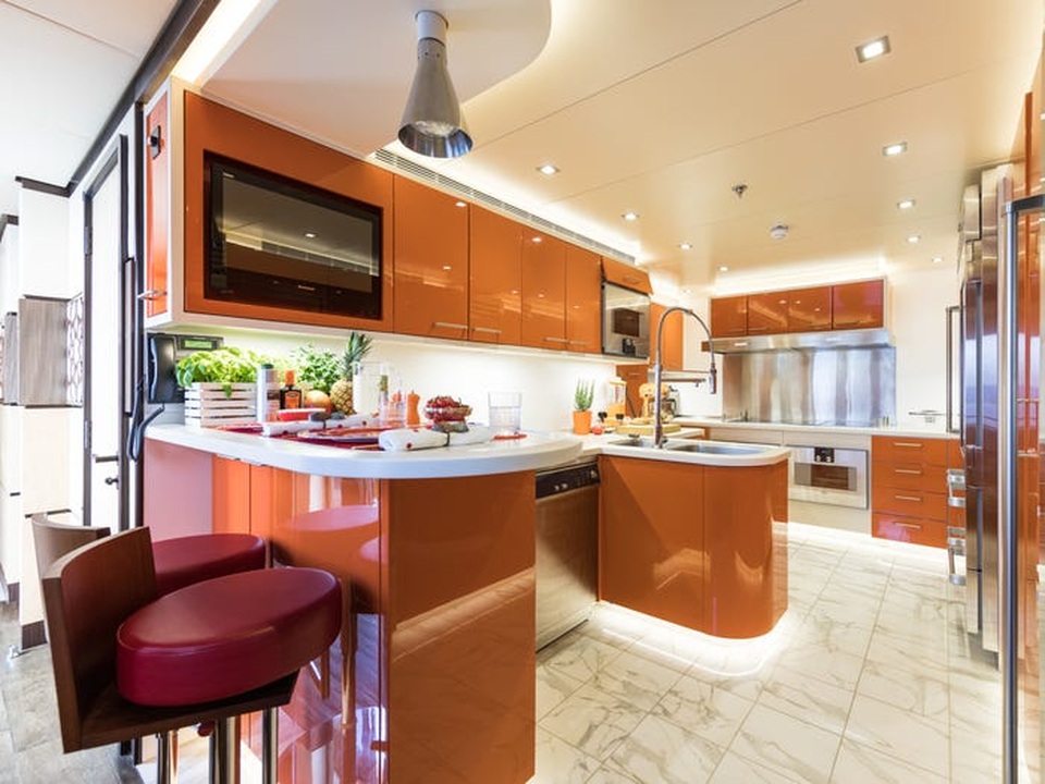 Chiêm ngưỡng “siêu du thuyền” carbon dát vàng đầu tiên trên thế giới - 6 Chiêm ngưỡng “siêu du thuyền” carbon dát vàng đầu tiên trên thế giới - 6