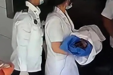 Đi khám vì tưởng mắc bệnh dạ dày, người phụ nữ bất ngờ sinh con