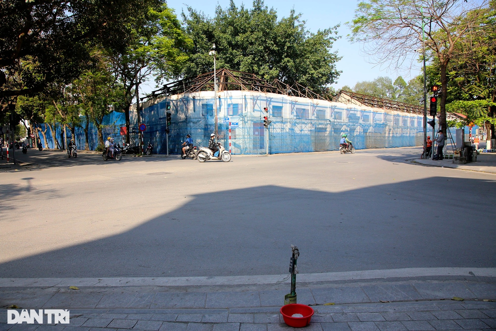 Hình ảnh phá dỡ tòa nhà Pháp cổ 4 mặt tiền cạnh quảng trường Ba Đình - 12