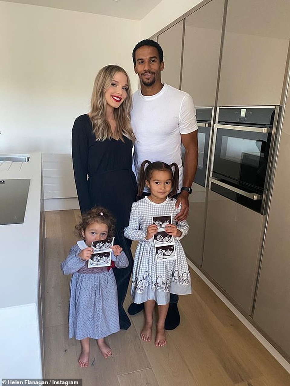 Kiều nữ gợi cảm Helen Flanagan mang thai lần ba - 5 Kiều nữ gợi cảm Helen Flanagan mang thai lần ba - 5