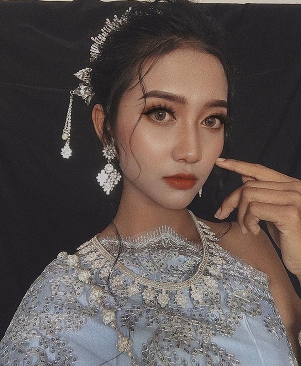 Điểm danh những gương mặt hot girl nổi bật trong tháng 8 - 6 Điểm danh những gương mặt hot girl nổi bật trong tháng 8 - 6