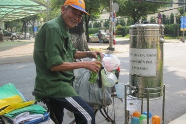 Tuyến đường phục vụ trà đá miễn phí cho người nghèo