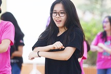 Nữ sinh Yên Hòa xinh đẹp nhảy flashmob chia tay trường cấp 3