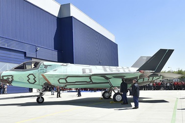 “Chim sắt” đắt đỏ F-35B lắp ráp tại Italia lần đầu ra mắt