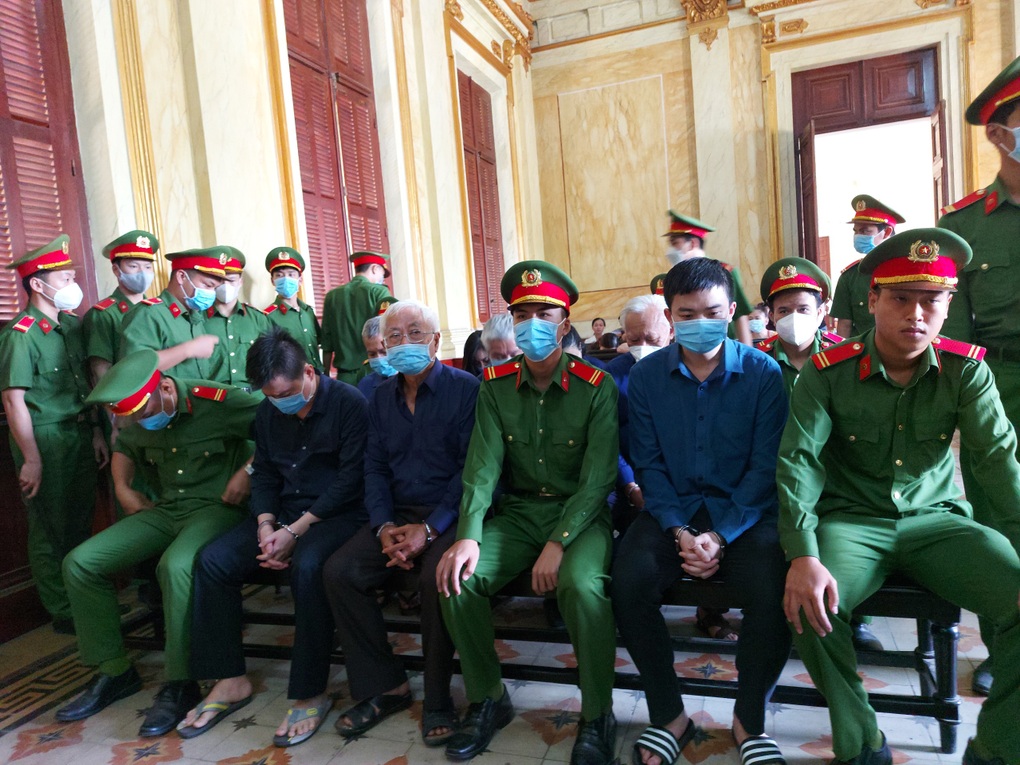 Gây thiệt hại 5.500 tỷ đồng, ông Trần Phương Bình thoát bồi thường - 2 Gây thiệt hại 5.500 tỷ đồng, ông Trần Phương Bình thoát bồi thường - 2