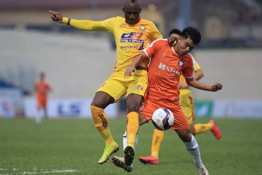 Ngoại binh lập hat-trick, SHB Đà Nẵng đánh bại CLB Thanh Hóa