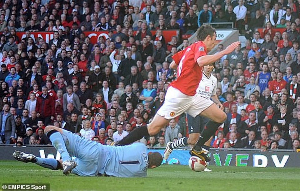 Trọng tài Howard Webb thừa nhận mong C.Ronaldo đá hỏng phạt đền - 1 Trọng tài Howard Webb thừa nhận mong C.Ronaldo đá hỏng phạt đền - 1