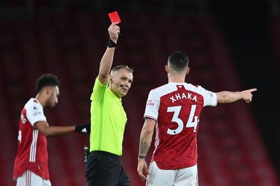 Xhaka bị đuổi, Aubameyang đốt đền, Arsenal lún sâu vào khủng hoảng - 1 Xhaka bị đuổi, Aubameyang đốt đền, Arsenal lún sâu vào khủng hoảng - 1