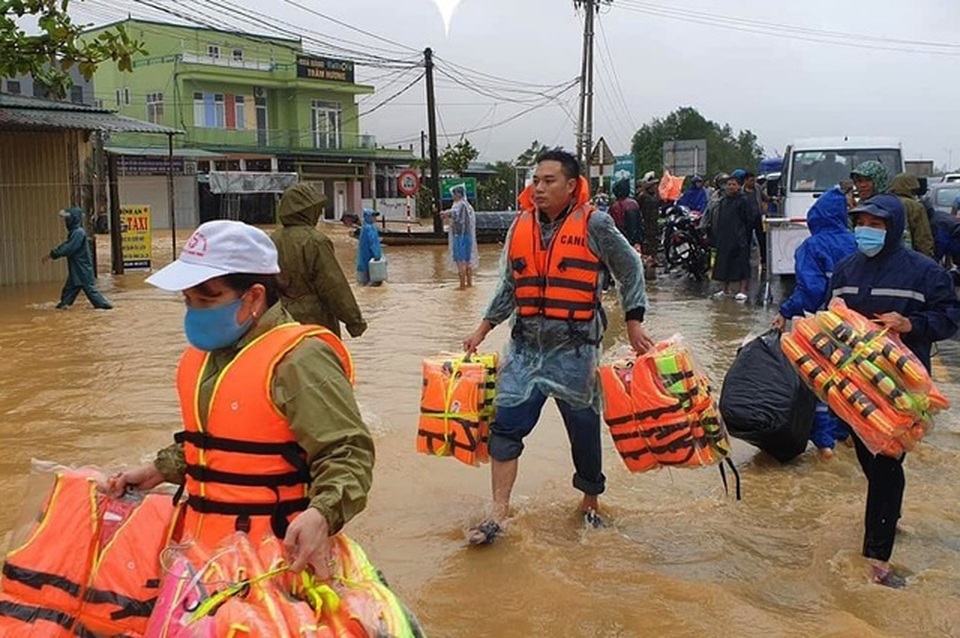 Cảnh báo bệnh lý về mắt thường bùng phát 10 ngày sau lũ - 1 Cảnh báo bệnh lý về mắt thường bùng phát 10 ngày sau lũ - 1