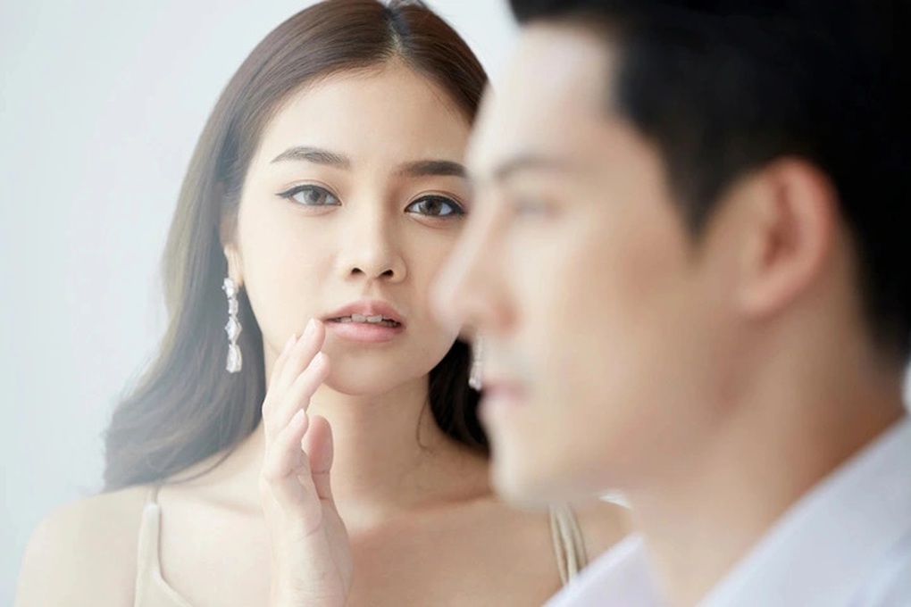 Gặp nhà thông gia, tôi run lẩy bẩy khi xem ảnh anh vợ của em trai mình - 1 Gặp nhà thông gia, tôi run lẩy bẩy khi xem ảnh anh vợ của em trai mình - 1