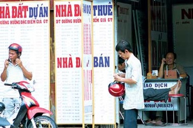 Nhân viên giao dịch nhà đất thời... bất động