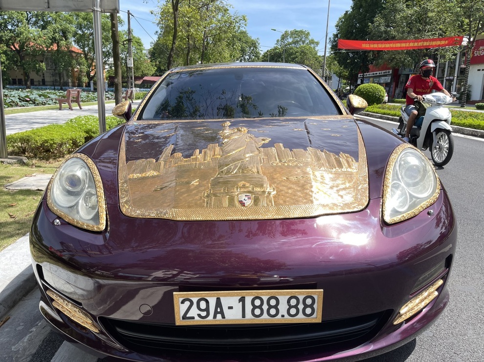 Đại gia buôn lợn sở hữu hàng chục xe sang biển đẹp - 7 Đại gia buôn lợn sở hữu hàng chục xe sang biển đẹp - 7