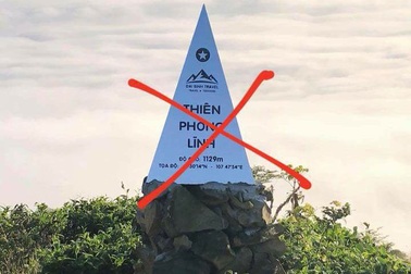 Tháo dỡ tấm bia ghi tên ngọn núi Trung Quốc dựng ở Lâm Đồng