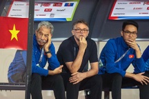 Chuyên gia: "HLV Troussier dùng người sai, dàn trợ lý làm việc quá kém"