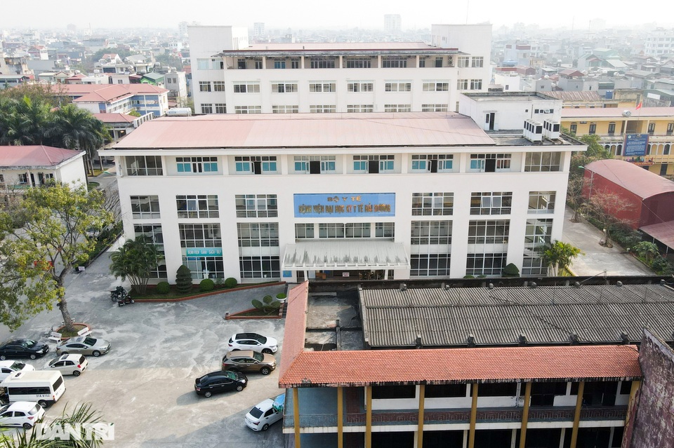 Sinh viên chi viện tâm dịch: Không dám uống nước trước giờ vào ca - 1 Sinh viên chi viện tâm dịch: Không dám uống nước trước giờ vào ca - 1